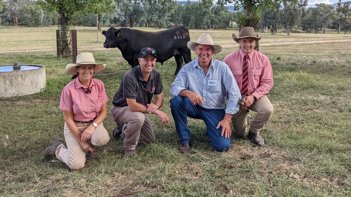 Jenni O'Sullivan, Elders Stud Stock, top-priced buyer Chris McIlroy, Agri-Gene General Manager, Dunoon principal Jock Harbison and Elders auctioneer Lincoln McKinlay with the $90,000 Dunoon R102.
