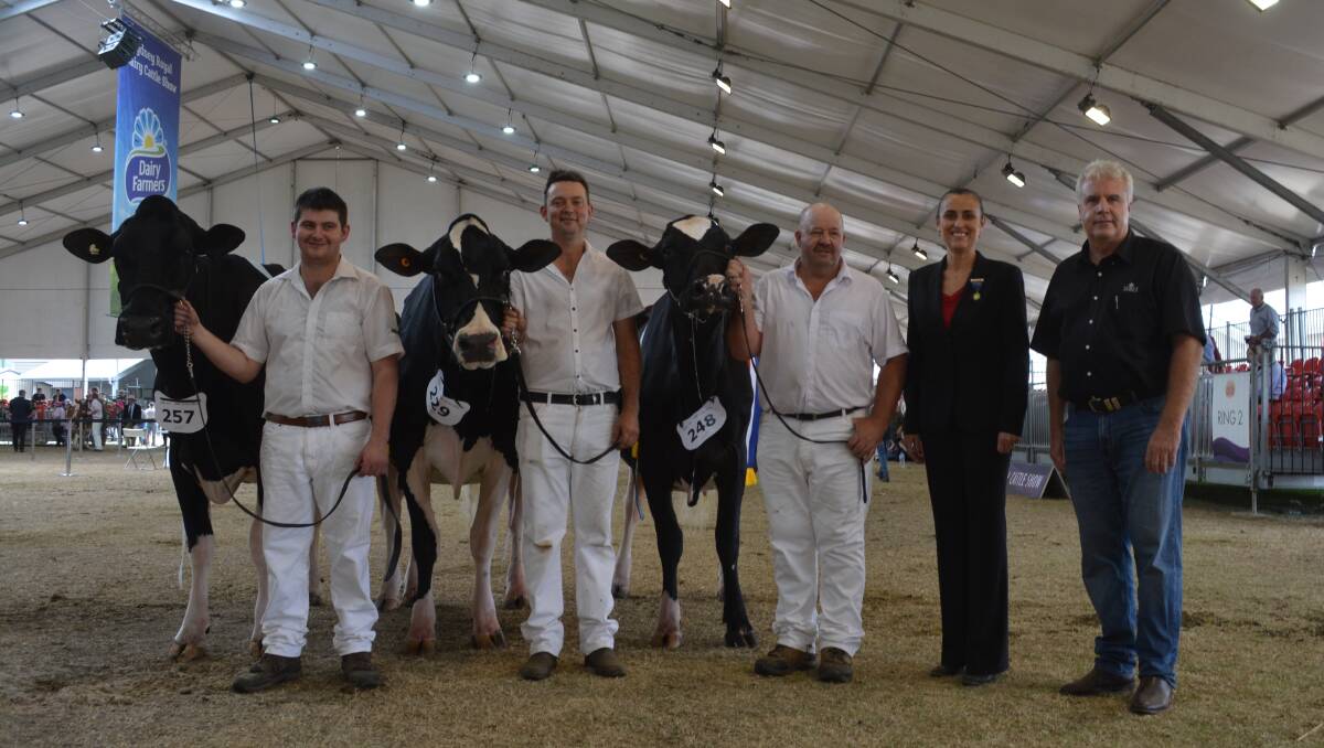 Honourable mention held by Paul Murphy, Ireland, reserve senior champion held by Justin Walsh, Jaspers Brush, and senior champion female held by Mark Patullo, Numurkah, Vic, with judge Claire Swale, UK, and ribbon presenter David Mayo, Semex New Zealand. 