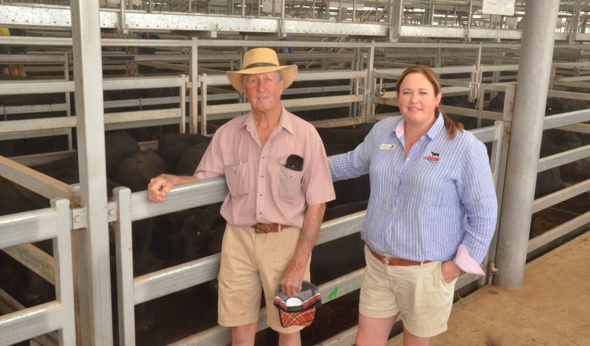 Exhibitor of the best presented steers on Day 2, David McDonald of Macsway Pty Ltd, Rosewhite near Myrtleford, Vic, with Angus Australias Liz Pearson, Armidale. Photo: Mark Griggs