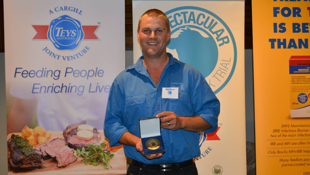 Nick Hovey of Coota Park Blue-E, Woodstock, accepts the gold medal for eating quality that the steers won in the 2020 feedback trial. 
