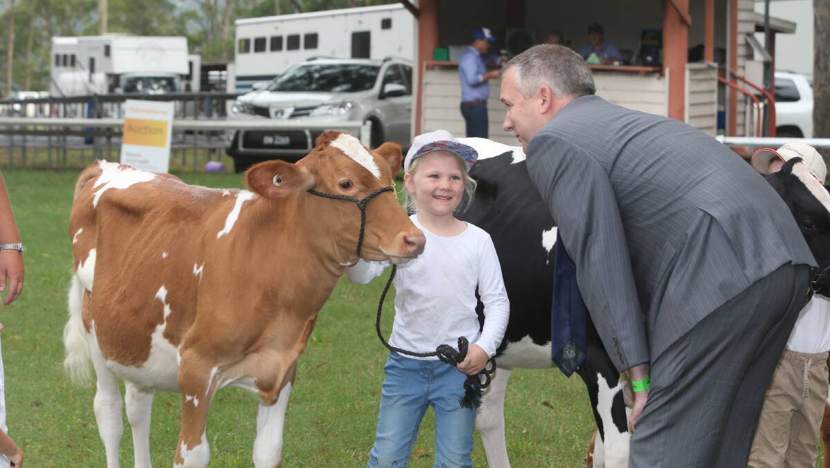 Maddy Russell with Boscawen Valentino Rosebell chats to judge Craig Cochrane at the 2019 Nowra Show. Photo: file photo