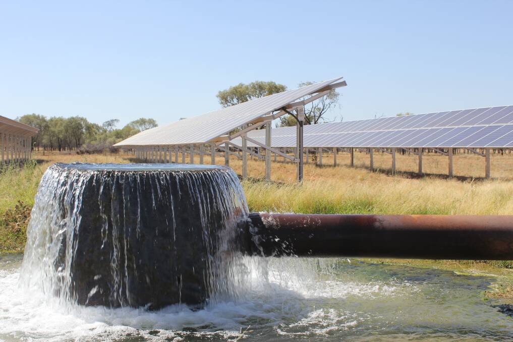 For comparison, Mr Elder’s new setup is five times the size of this pioneering 100kW system down the road, which attracted a crowd of 110 farmers to an info day in 2016 and made headlines as NSW interest in solar irrigation soared.