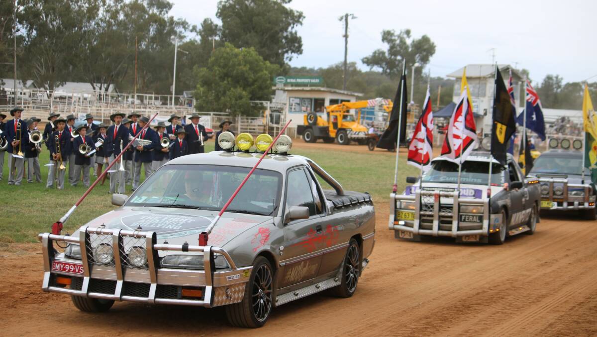The grand parade at the 2017 Gunnedah Show. Photo via Namoi Valley Independent. 