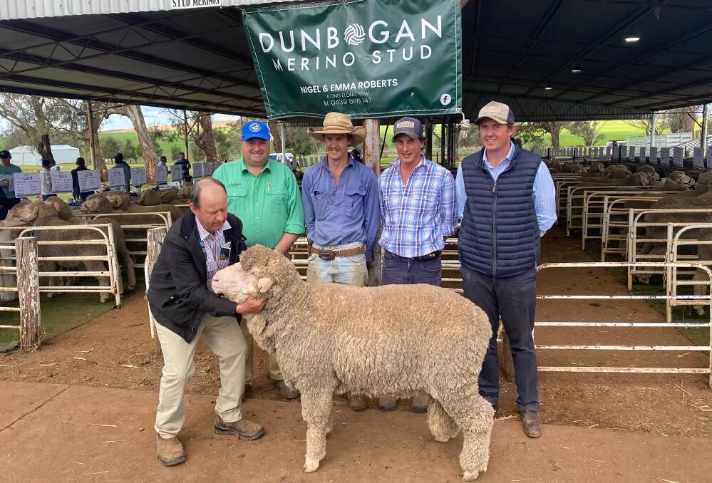 The $3250 ram with Dunbogan Merino Stud classer Stuart Murdoch, Brad Wilson, Nutrien, stud principal Nigel Roberts, and Al Mitchell.