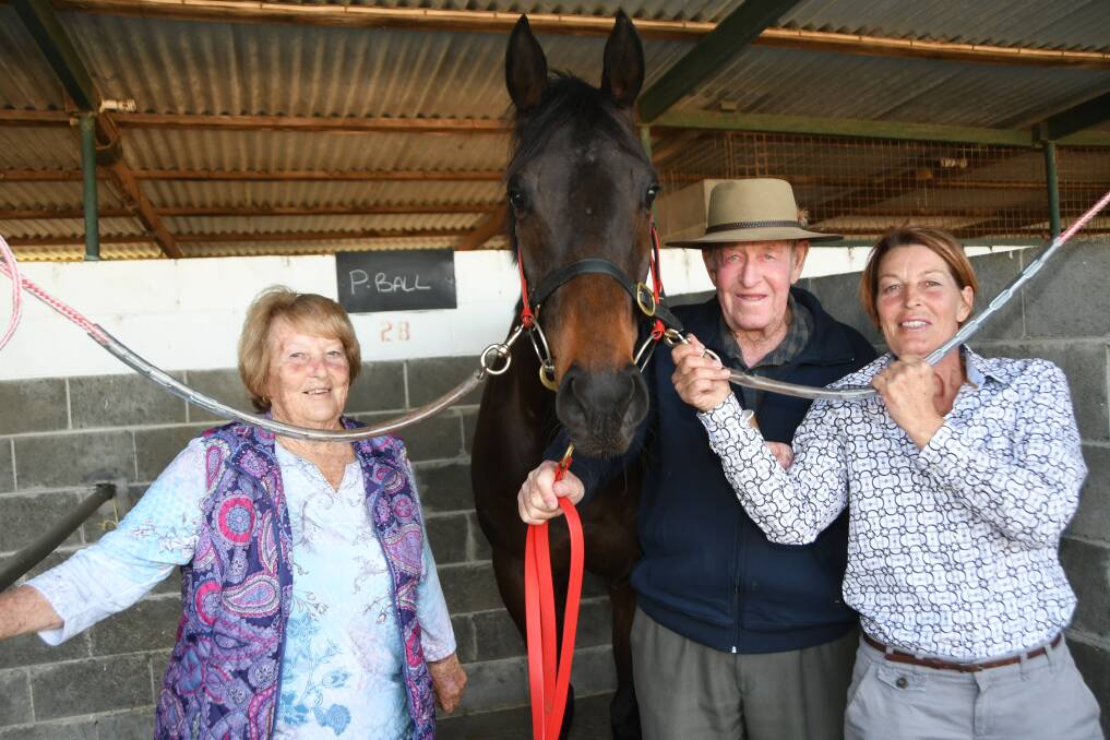 Successful Smart Missile gelding, San Marco with trainer and owners Janice, Peter and daughter Gaye Ball from Gladstone. Photo Virginia Harvey