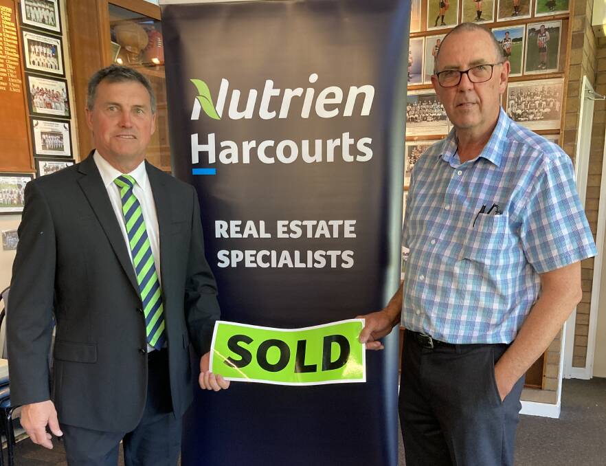 RECORD TERRITORY: Nutrien Harcourts land agent Brian Barnett with vendor Fred Schilling on behalf of LF Schilling Nominees Pty Ltd. Picture: supplied.