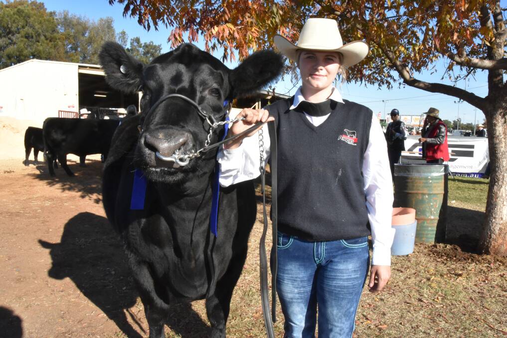 Kahlissa Wykes, 18, with Hollywood Diamonds RForever, who won Angus female, 16 to 20 months.