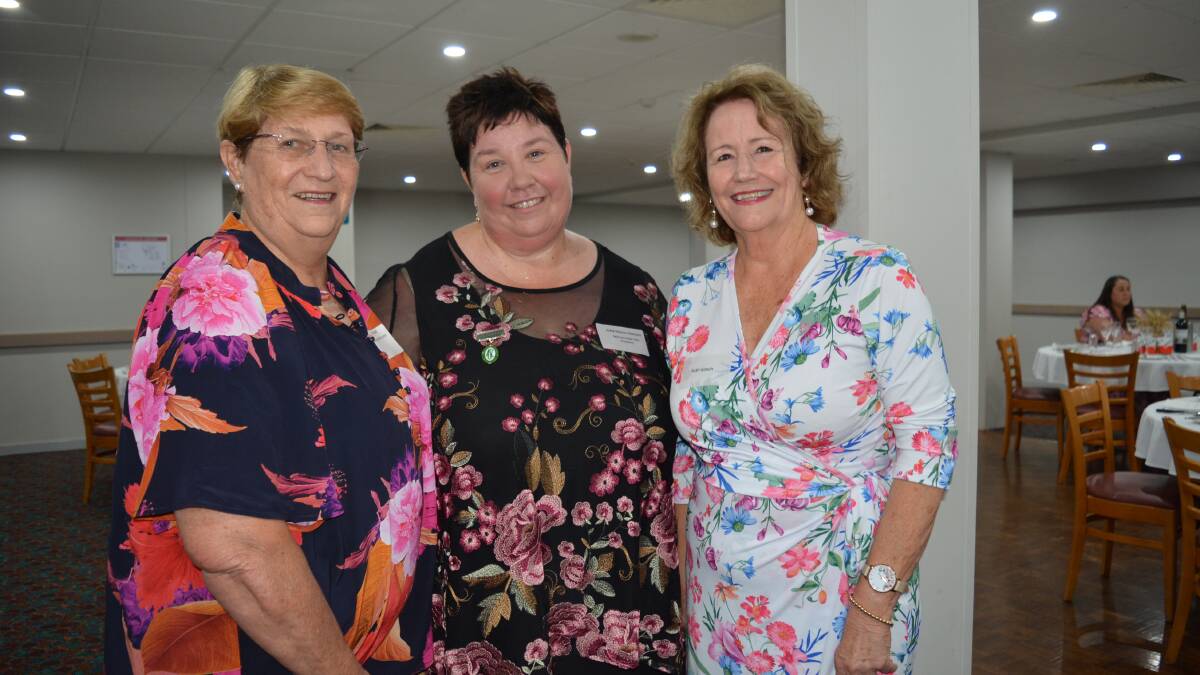 Sue Hood, Dubbo, AgShows NSW vice president Jodie Nelson-Gleeson, and Ruth Gooch, Moss Vale.