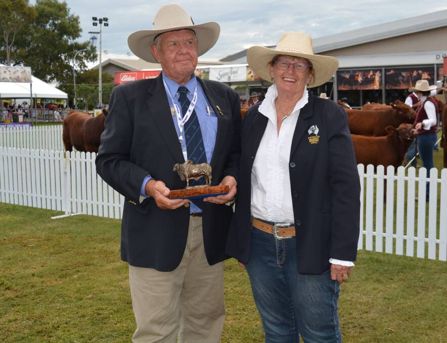 Glen Pfeffer receives a trophy from Wendy Cole, Kenrol Brahmans, Rockhampton, Qld, to recognise his 40 years with Mogul Brahmans, Casino, and his last Sydney Royal.