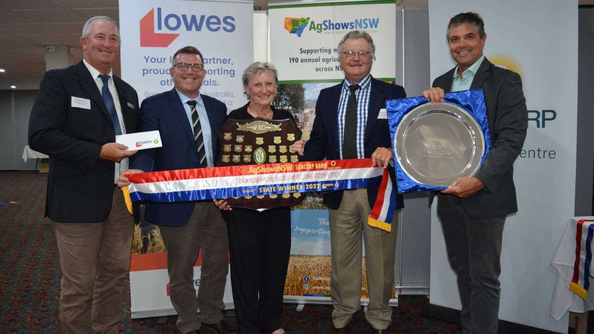 Brendan Munn, Lowes Petroleum, NSW Minister for Agriculture Dugald Saunders, durum state winners Dy and Bob O'Neill-Shaw, Willow Tree, amd Ivan Truscott, Suncorp, Dubbo.