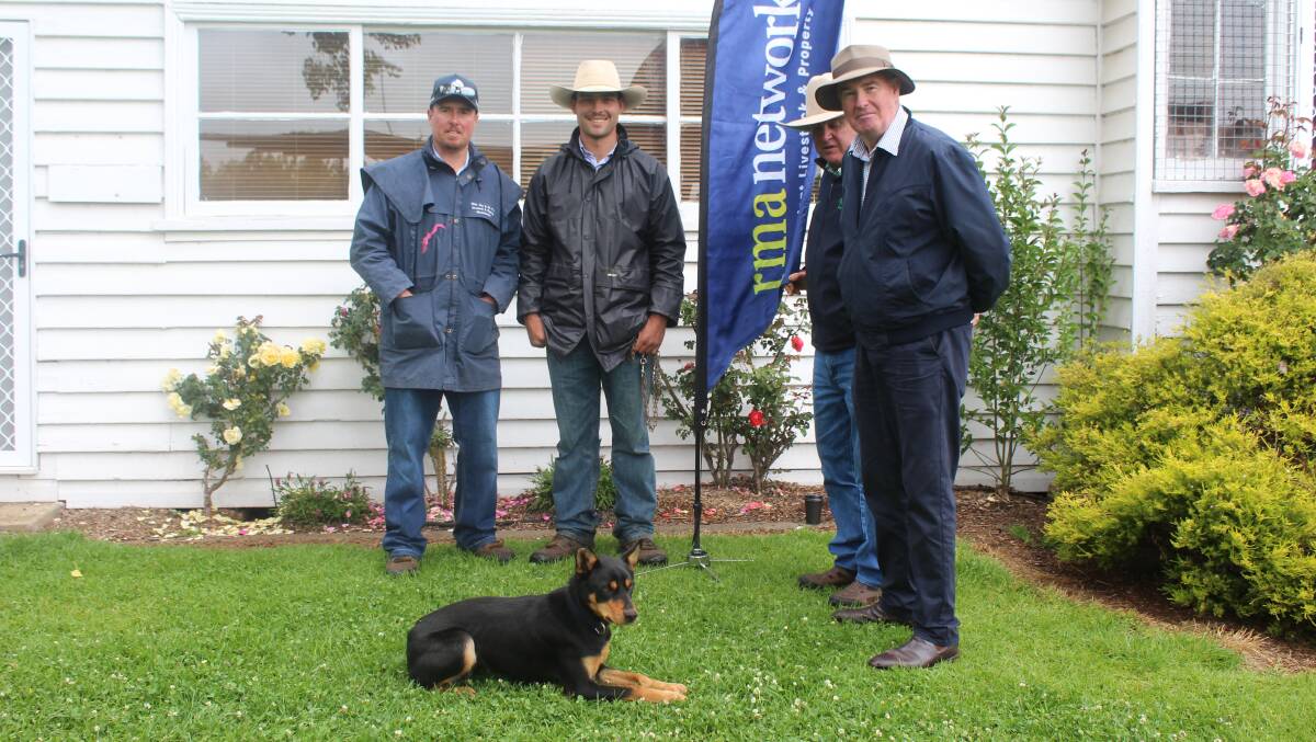 Shad Bailey, top priced dog Kanika Echo and owner Sam Gates with Phillip Frame and John Peden from rma network.