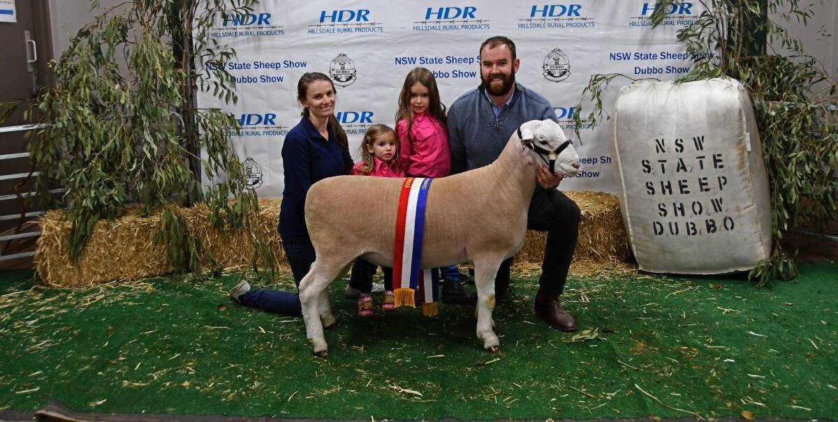 Kaila, Chelsea, Eliesha and Phil Murrowood, Lakeside Park White Suffolk stud, Finley with the champion ram. Photo: Billy Jupp 