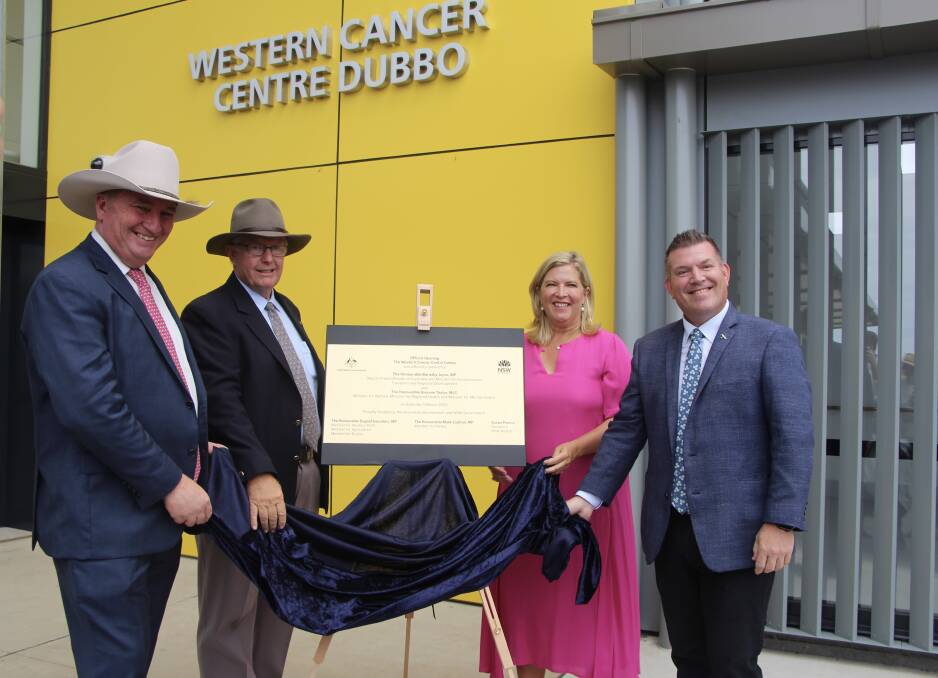 Deputy Prime Minister Barnaby Joyce, Parkes MP Mark Coulton, NSW Regional Health Minister Bronnie Taylor and Dubbo MP Duglad Saunders unveil the new Western Cancer Centre in Dubbo. Photo: Supplied 