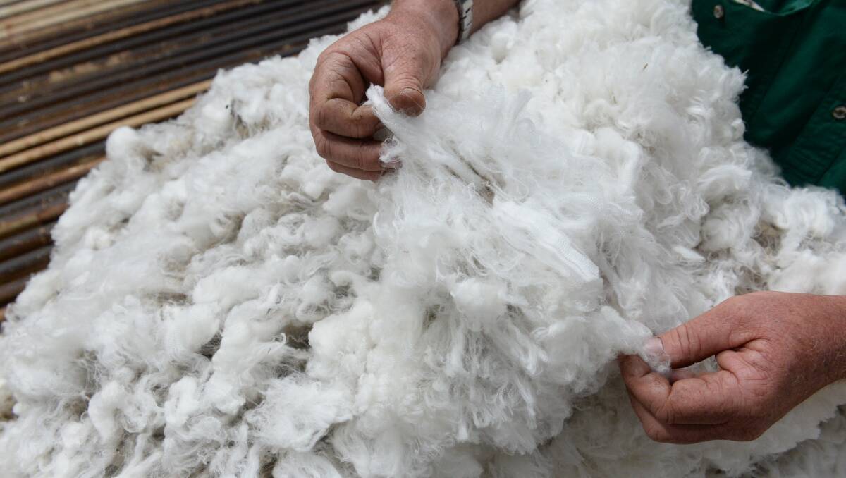 Как пользоваться шерстью. Переработка шерсти. Мытье овечьей шерсти. Переработка овечьей шерсти. Очищение овечьей шерсти.