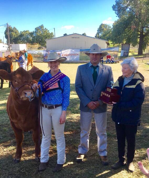 Ben Toll, pictured with Lauren Moody and Carolyn Tooth at a National Limousin Junior Show. Mr Toll is well-known for his work with the St Johns Dubbo livestock exhibition team and also judges regularly. 