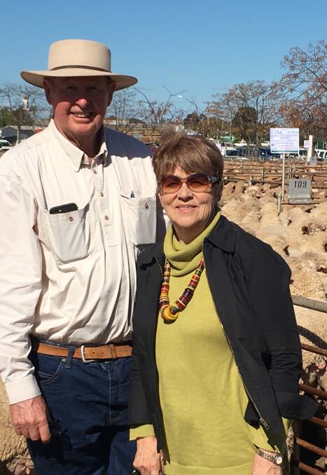 Howard and Betty Magelsdorf, “Chellington”, West Wyalong, topped the sale with their two-year-old Haddon Rig blood Merino ewes hitting $265 a head.