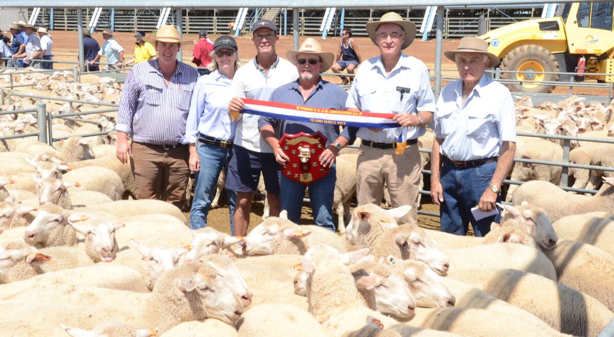 Adam Chudleigh, McCarron Cullinane Chudleigh, Forbes; co-judge, Jenny Bradley, New Armatree Border Leicester stud, Armatree; Glamis Trophy donor, Murray Brown, Glamis BL stud, Bedgerabong; winner for third consecutive year Geoff Jones, The Troffs, Trundle; co-judge Barry Harper, Cadell BL stud, Ariah Park and Norm Haley of Forbes Show Society which conducts the best presented pen competition.