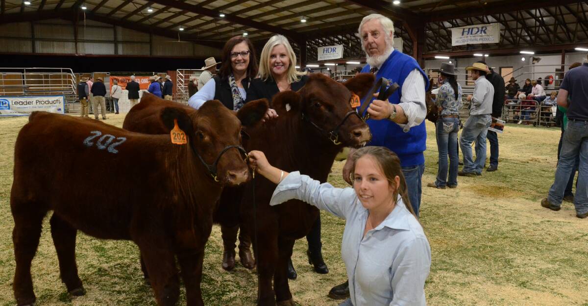  Two donated heifers fetched $6500 for the McGrath Foundation at the Dubbo Shorthorn National with donor Janelle Johnstone, Ronelle Park, foundation ambassador, Tracy Bevan, donor Lester Job, Moombi, and Nikki Martin.