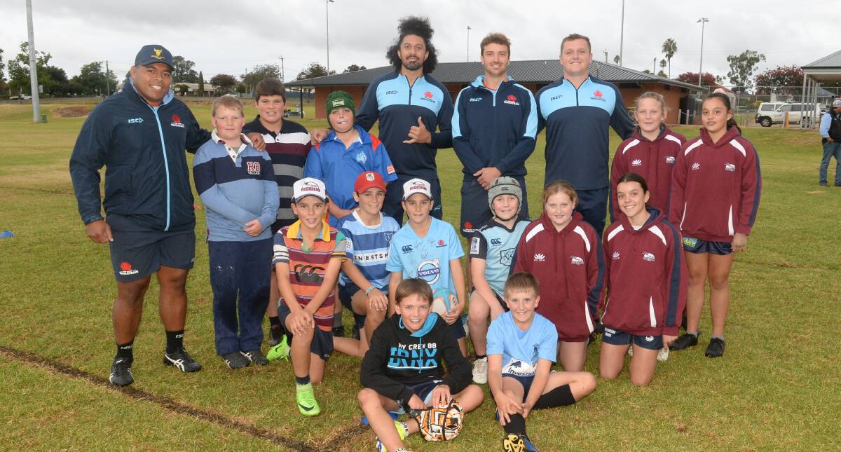 NSW Waratahs Sio Tatola, Angus Bell, Sam Wykes and James Ramm visited Wellington Redback juniors at training on Tuesday evening.