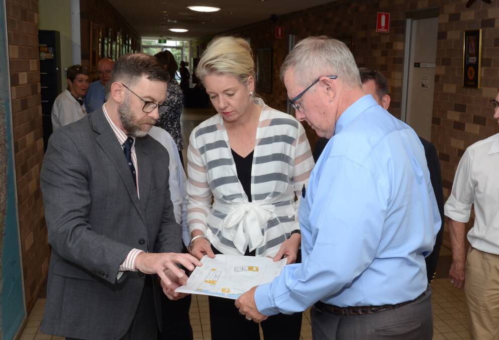 At Dubbo Rural Medical School, Prof Mark Arnold shows he proposed design of the $7.65 million rural student training facility to Senator Bridget McKenzie  and Mark Coulton, Member for Parkes.