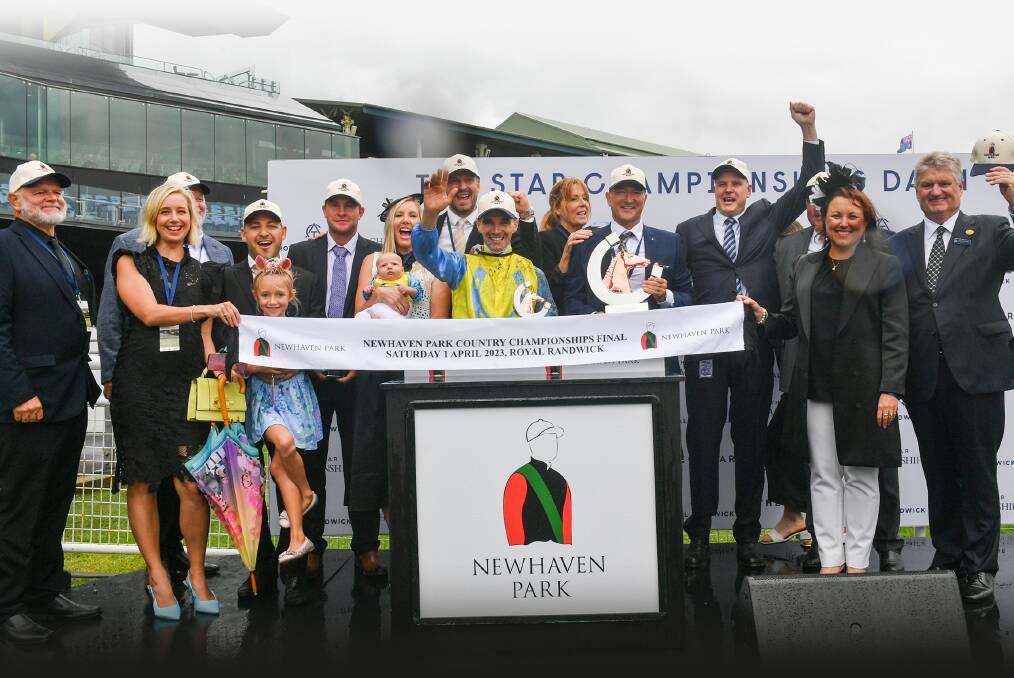 The 2023 Newhaven Country Championships winning team, Sizzle Minizzle and jockey Sam Clipperton, with connections, at Randwick. Picture by Bradley Photography. 