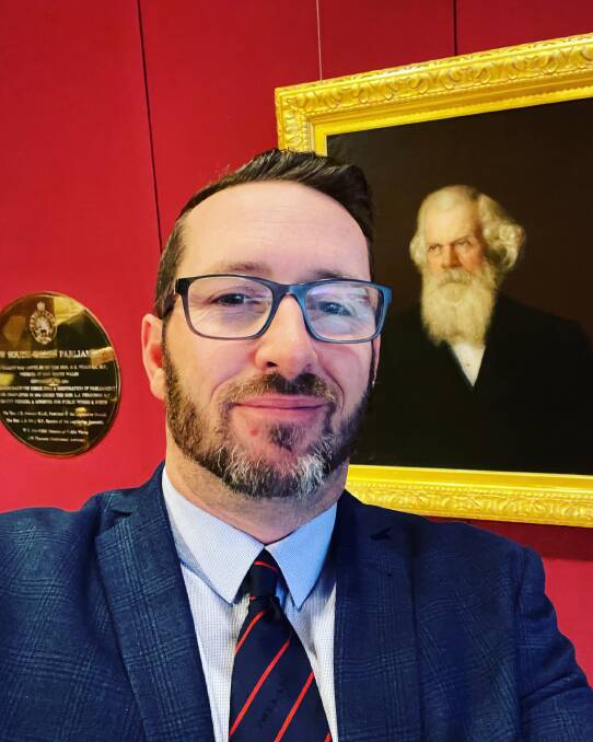 The Land's senior journalist Denis Howard couldn't resist a selfie with the 'Father of Federation' himself and namesake to the town where he lives, Henry Parkes. 