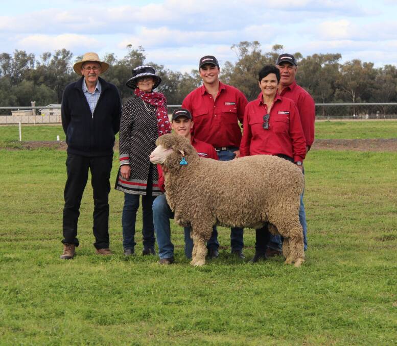 Second top priced lot, 210827, with buyers Gerald and Claudette Woodhouse, and Lachlan Merinos' Campbell (kneeling), Mitchell, Margot and Glen Rubie. 