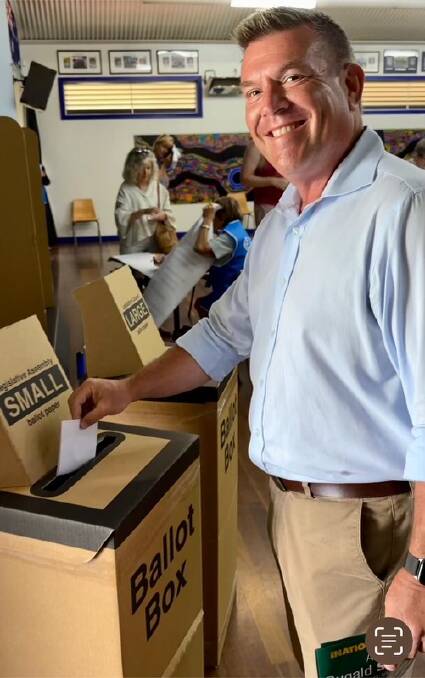 Agriculture Minister Dugald Saunders voting at Buninyong Public Dubbo. Photo: Supplied
