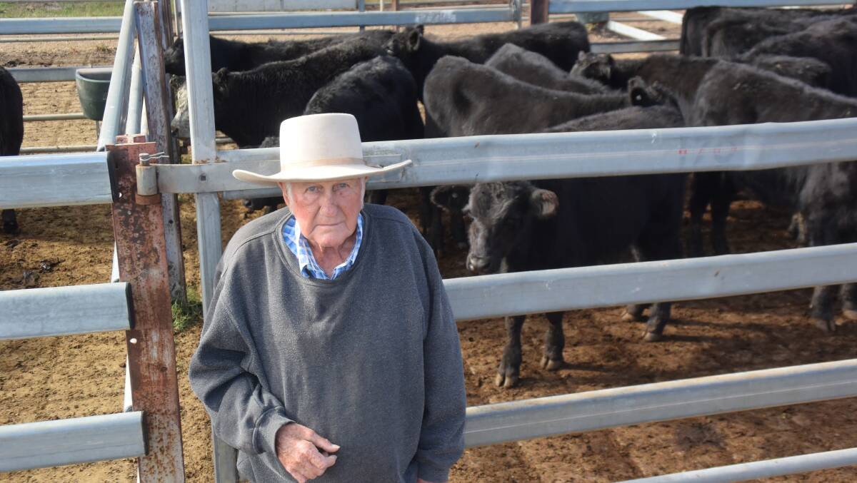 Des Kilmer, “Strawberry Hills” Glen Innes, sold Angus and Black Baldy weaner steers, 250kg at 272c/kg bringing $680 and going to David Gillett, “Oakpark”