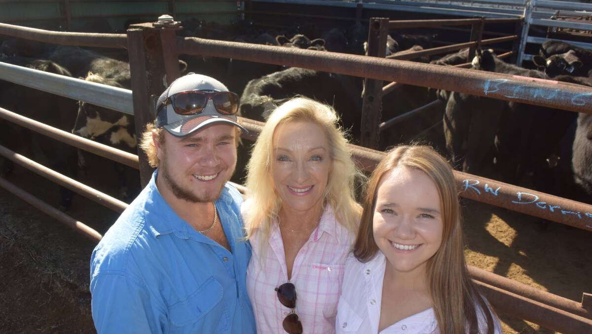 Matthew and Jessica Kelly flank their mother, Dorrigo native, Gabriella Beaumont, Brooklyn Park Livestock, Gunnedah, who sold black baldy steers from stud poll Hereford mother’s by a stud Angus bull, 270kg at 314c/kg to bring $849.



