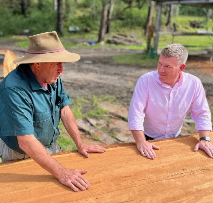Ron McKinnon, Tomerong va Nowra, talking with NSW agricultural minister Dugald Saunders about his role in a multi-generational farm forestry enterprise.