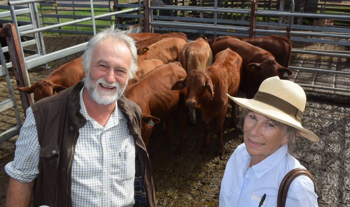 Simon Bollace and Jane Cameron, "Ongarvale", Rusforth, sold Red Angus/ Droughtmaster steers, weaned and quiet, 245kg, for 230c/kg or $563. 