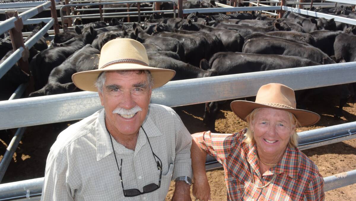 Rob and Ruth Caldwell, ‘Alister’, Mole River Tenterfield have topped sales before and this time around sold 109 Angus steers with Sara Park and Speriby North bloodlines to the top bid of 432c/kg to Bruce Birch, Ray White, who said the calves would stay local.