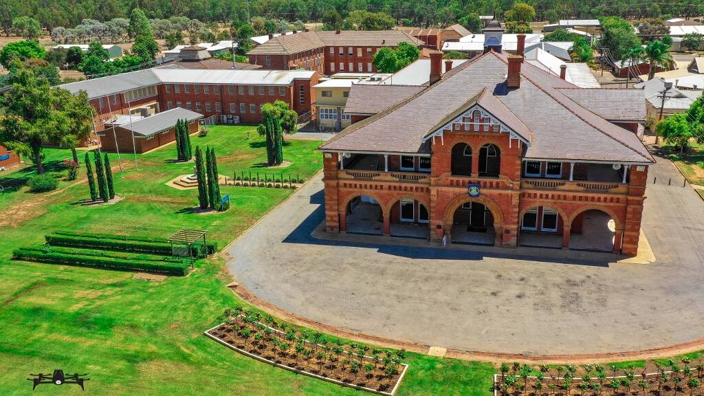 Yanco Agricultural High school is set on 280 hectares.