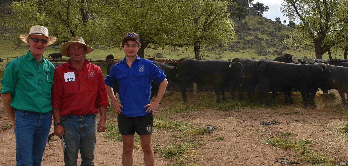 Bongongo principal Bill Graham with long term client and purchaser of $15,500 top price bull Chris Longley, Longaroo Pastoral Co, Yass, and son Edward. 