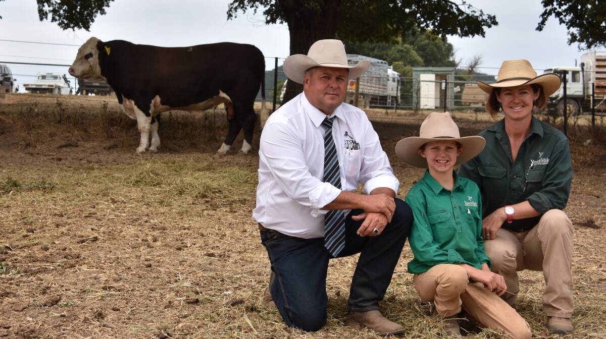 Auctioneer Michael Glasser, GSTM, with Yavenvale's Harry and Nicki Pearce and the $20,000 equal top price bull Yavenvale Masterpiece M100.