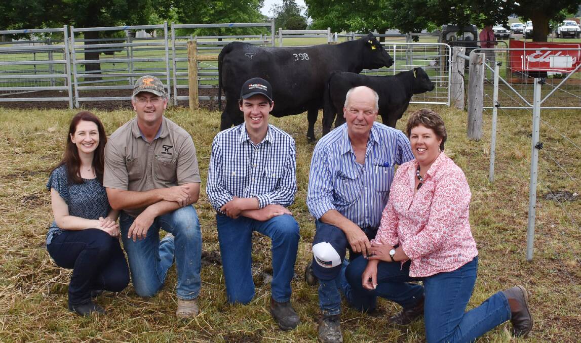 Melissa and Steve Handbury, Anvil, with Hamish, Stephen and Nolene Branson, Banquet Angus, who purchased Anvil Lowan H126 in partnership with Bannaby Angus.