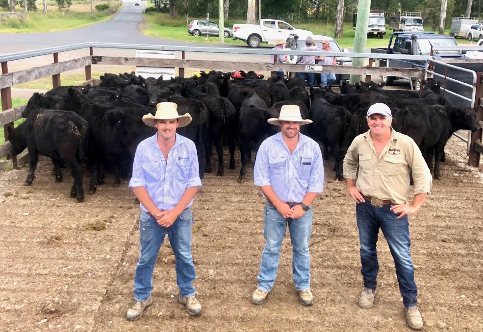 Bowe and Lidbury agents Rodney McDonald and Michael Easey with Robert Mackenzie of Mackas Pastoral, Berrico, Gloucester. Mackas Pastoral topped both the steer and heifer weaner sections of the sale. Photo supplied. 
