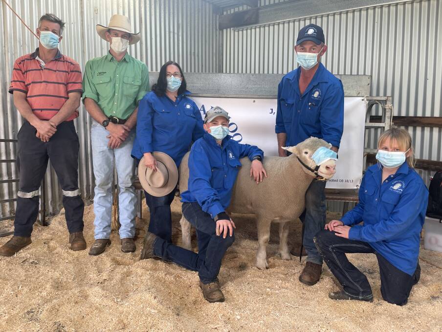 The equal top-priced ram with purchaser Stewart Keith, Taralga, Nutrien's Matt Joseph and Ashcharmoo's Narlisa, Ashley, Justin and Charlotte Cooper. Photo: Supplied