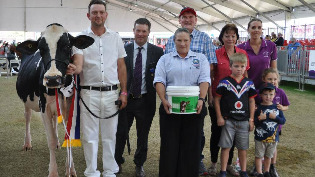 Holstein intermediate champion, Waljasper Sid Suzette, CP. and SJ. Walsh, Waljasper, Jaspers Brush pictured with Justin Walsh, judge Marcus Young, Brooke Allen, Col and Sue Walsh, Libby and Ella Walsh and Cooper and Sammy Green. 