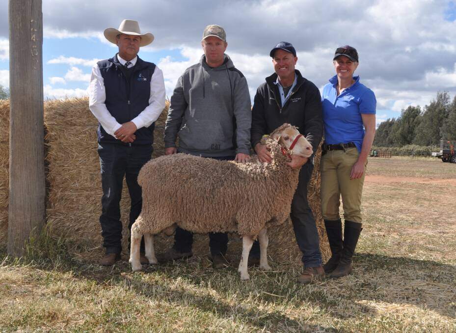 The top priced ram with Michael Glasser, GTSM, Ricky Connor, Lucknow who purchased the ram on behalf of Dean Fredericksen, Orange and stud principals Andrew and Jodie Green, Aloeburn Poll Merinos, Boree Creek. 