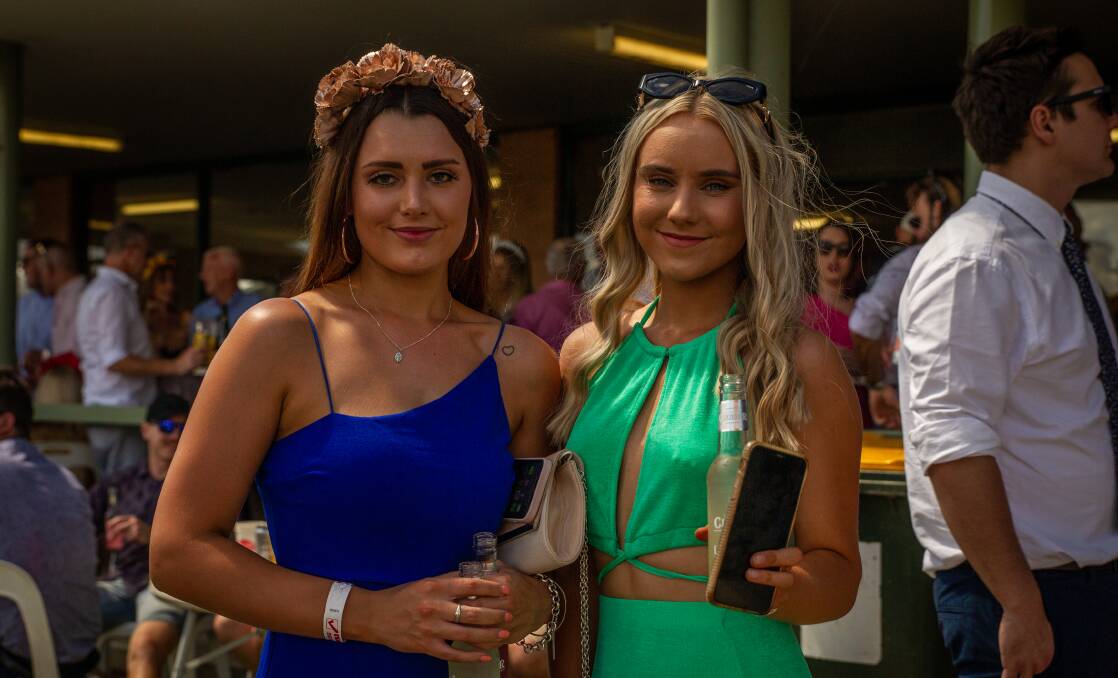 Briana Radzievic with Natalee Treay from Mudgee at the Mudgee cup meeting. Photos by Samantha Thompson.