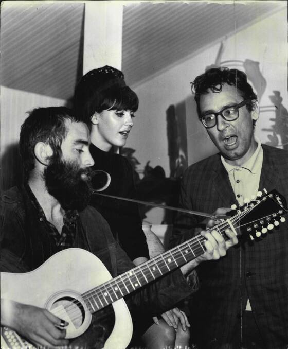 Frank Povah, left, is a legend of blues playing in Australia, and is pictured here in 1965 with American folk singer Dr. L. Gottlieb (right) and Australian folk singer Tina Date in an impromptu concert after his arrival at Kingsford Smith Airport. (Fairfax photo library)
