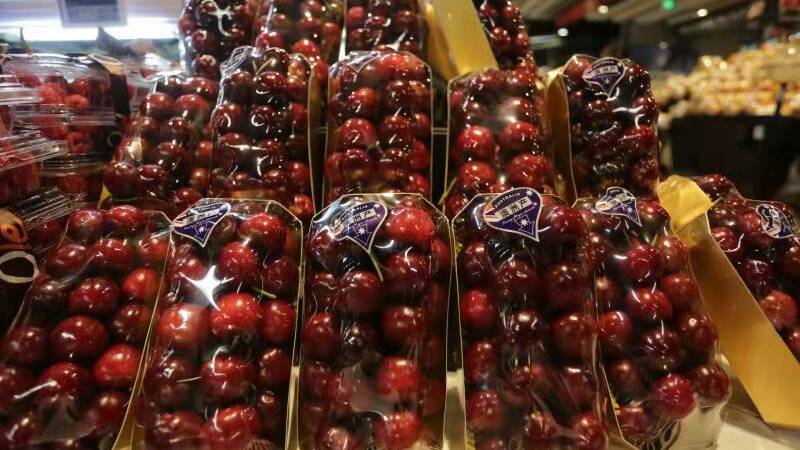 Aussie cherries on sale in China (not the substituted ones).