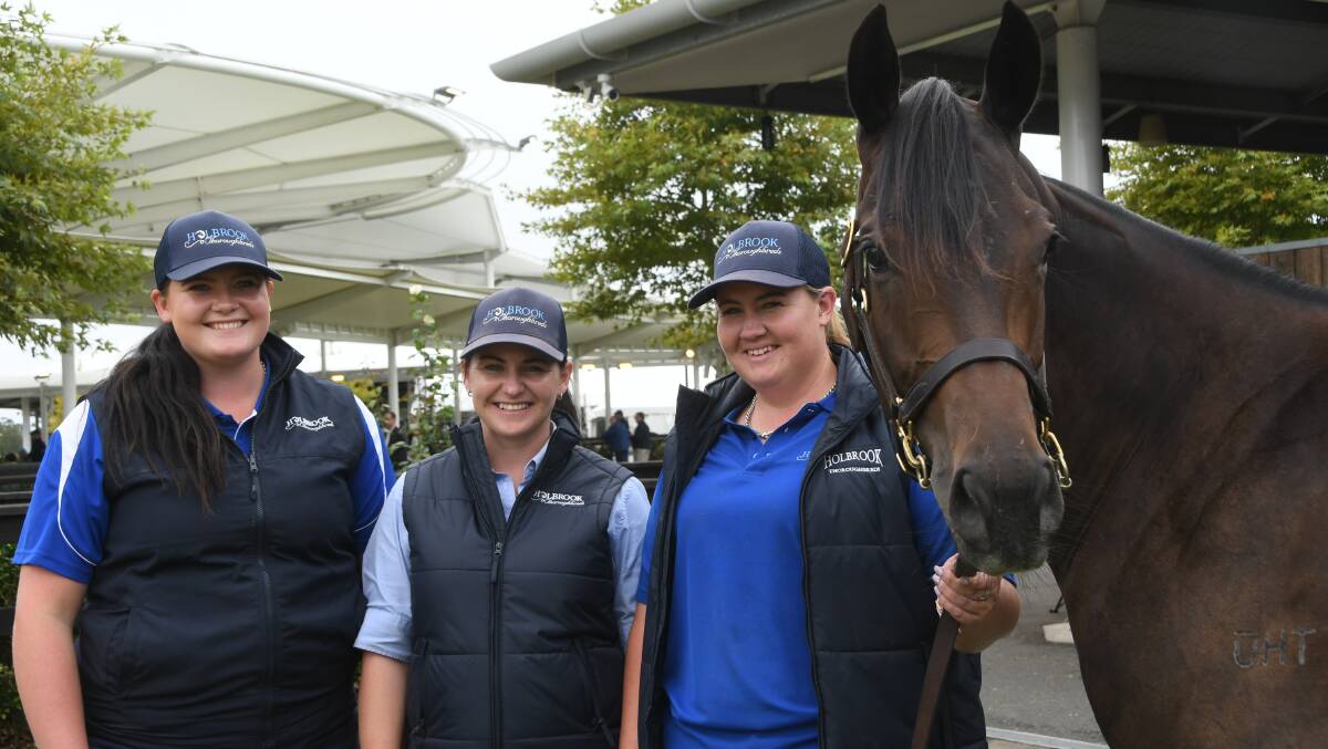 Prezlea Brouggy, Tallia Cavers and Georgia Mott with Classic Yearlings Highway Sessions So You Think Filly which made $130K selling from Holbrook Thoroughbreds