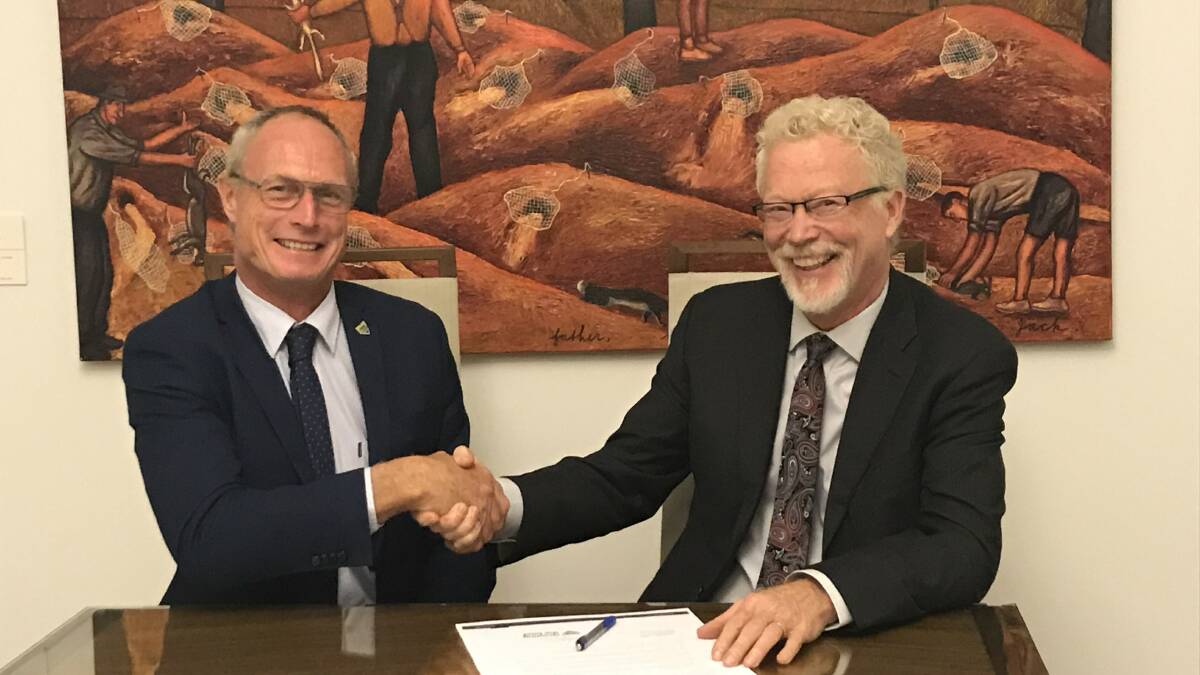 NSW Farmers president Derek Schoen signs a new access template with ARTC Inland Rail CEO Richard Wankmuller that improves access requirements, compensation avenues and remedial work for farmers.