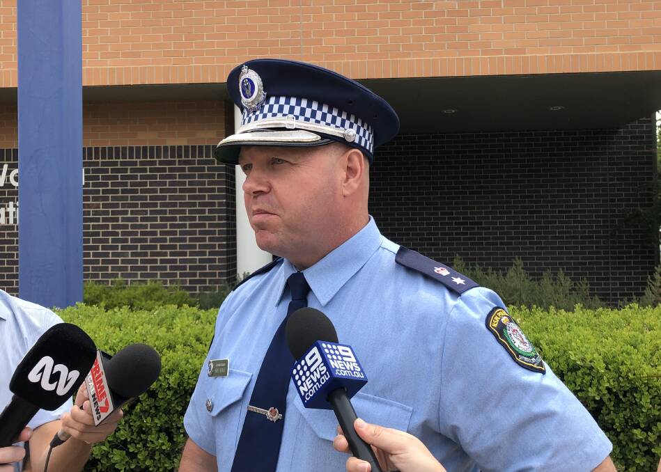  Superintendent Bob Noble of Wagga police addresses the media.
