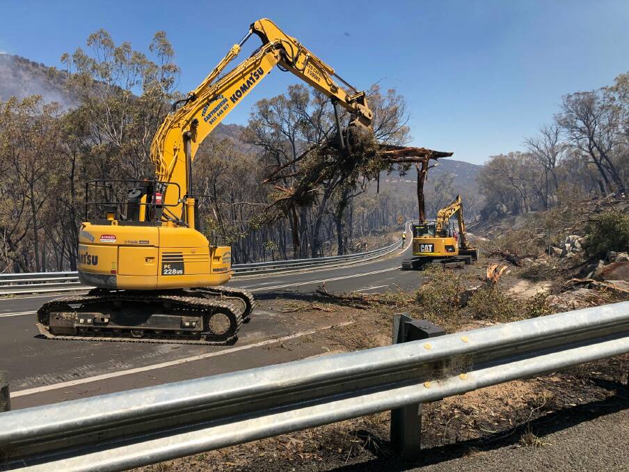 The Moonbi fire continues to burn out of control near properties, north of Tamworth, forcing the closure of the New England Highway.