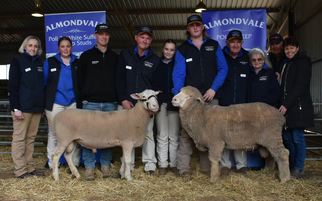 The Routley family with top price White Suffolk purchaser Dale Bower, Nutrien Wagga, and Graham and Angela Sweeny, the top price purchaser of the poll ram.