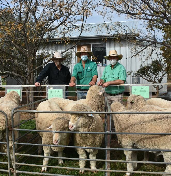 The $5000 equal top-priced ram buyer Bill Sheridan, Rolling Stone, Hillston, Ballatherie stud principal Mark Peters, Hillston and auctioneer Rick Power, Nutrien stud stock. 